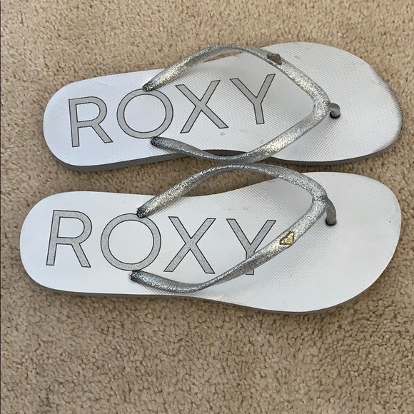 roxy silver flip flops